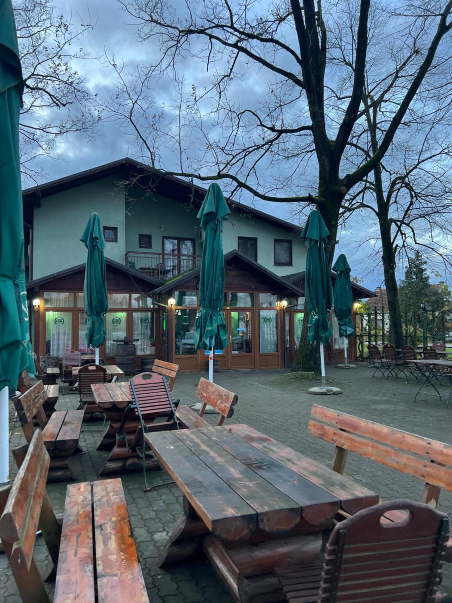 Ribarska Prica-Restoran Pansion Prijedor Acomodação com café da manhã Exterior foto